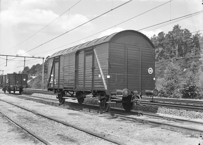 167513 Afbeelding van de gesloten goederenwagen nr. NS 20702 (type CHG, serie 20251-20750) van de N.S. op het ...